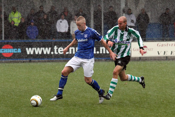 G.V.V.V. Veenenedaal - SC Genemuiden (Foto Helmich Lubberts).